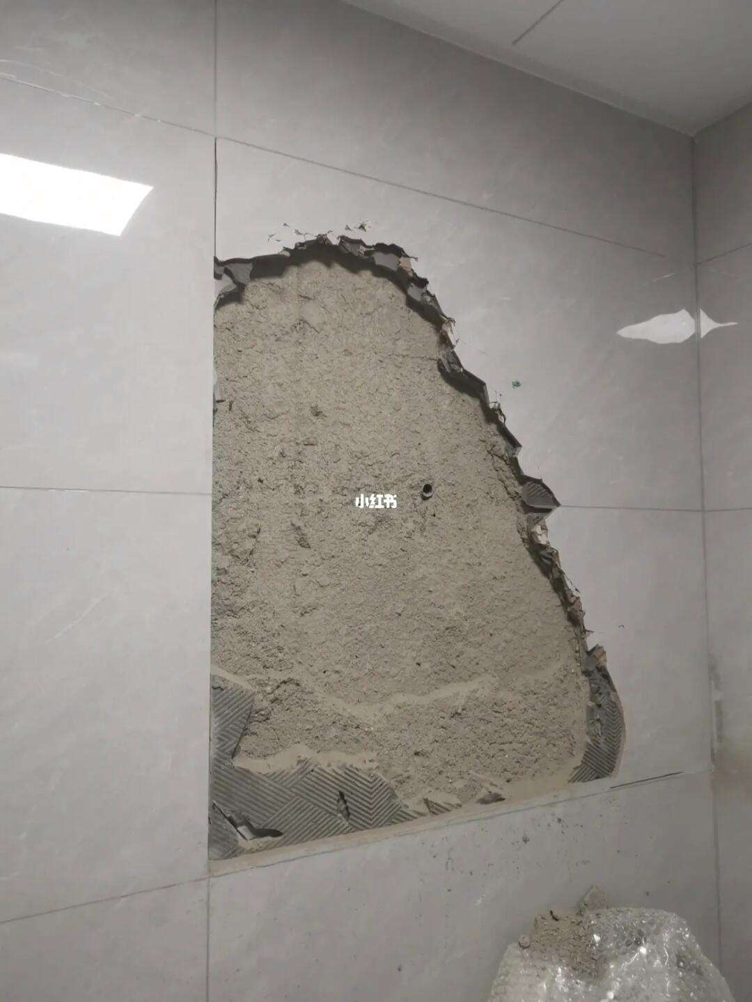 墙面瓷砖空鼓打钉补救方法(墙面瓷砖空鼓打钉补救方法视频) 墙面瓷砖空鼓打钉补救方法(墙面瓷砖空鼓打钉补救方法视频)